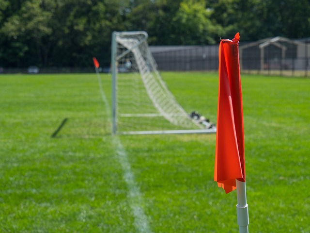 记者：汶马探赛后与海港助教约翰交换队服，两人曾在横滨合作